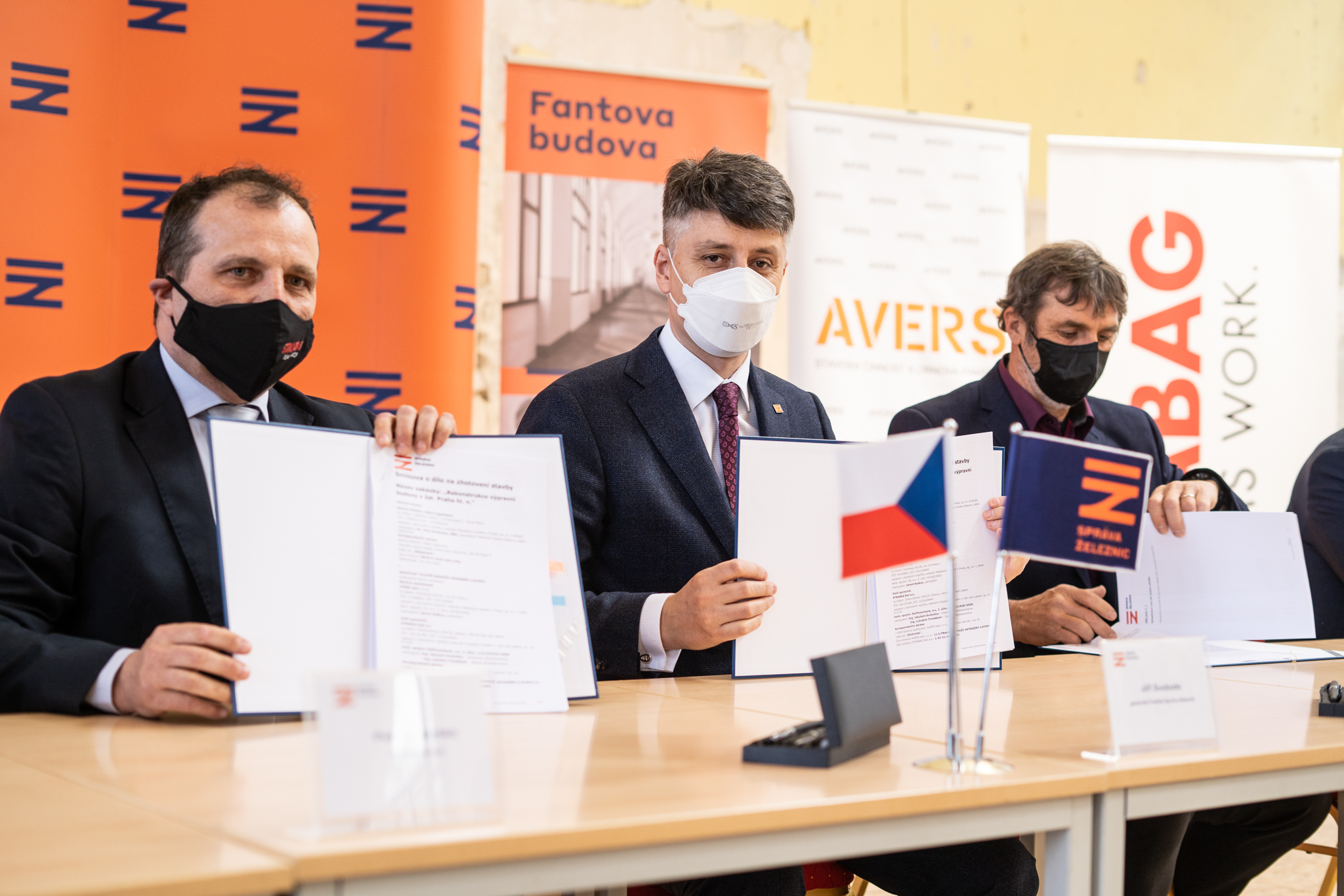 Slavnostní podpis smlouvy na rekonstrukci interiérů historické Fantovy budovy